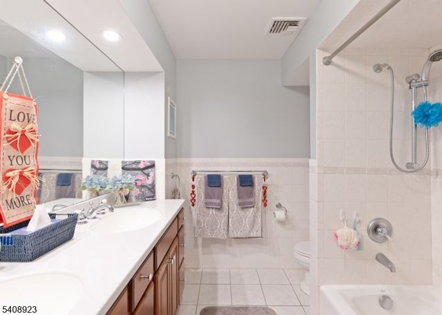 7 Wayland Dr, Verona Twp., NJ 07044