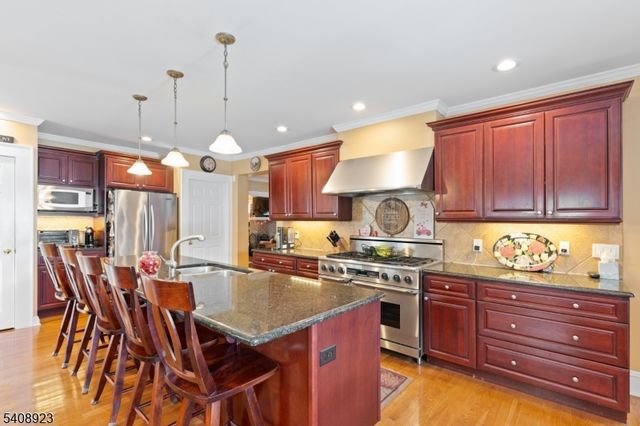 7 Wayland Dr, Verona Twp., NJ 07044