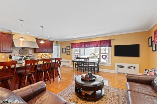 7 Wayland Dr, Verona Twp., NJ 07044