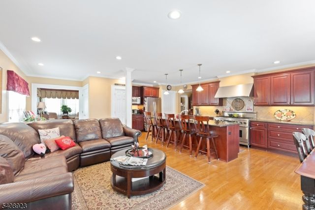 7 Wayland Dr, Verona Twp., NJ 07044