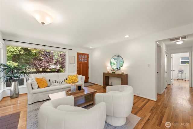 6831 37th Avenue NE, Seattle, WA 98115