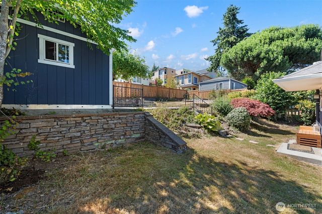 6831 37th Avenue NE, Seattle, WA 98115