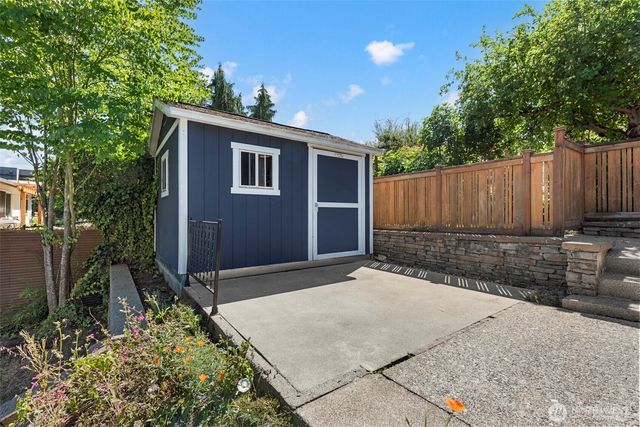 6831 37th Avenue NE, Seattle, WA 98115