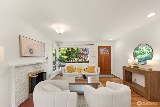 6831 37th Avenue NE, Seattle, WA 98115