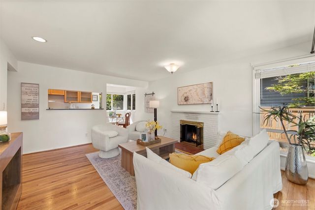 6831 37th Avenue NE, Seattle, WA 98115