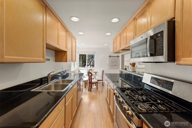 6831 37th Avenue NE, Seattle, WA 98115