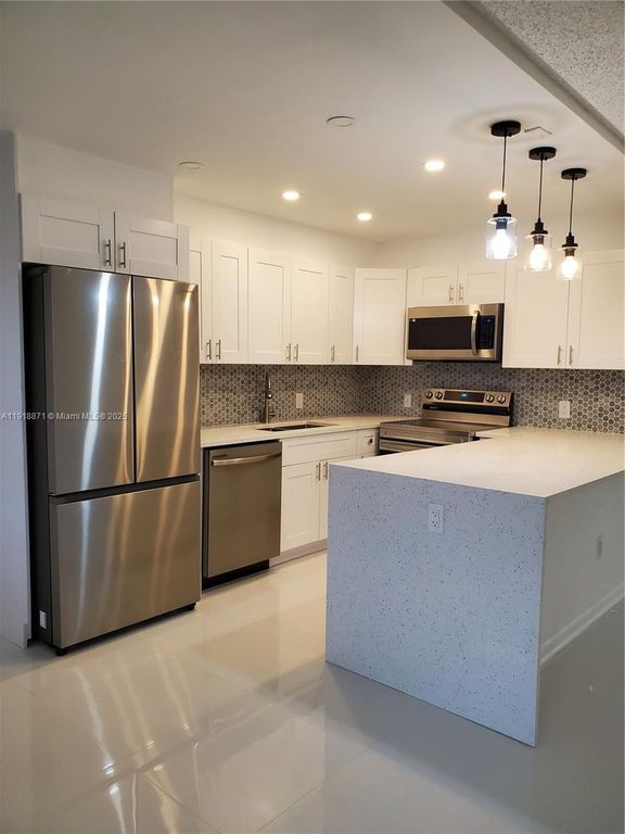 1076 Cornwall D 1076, Boca Raton, FL 33434