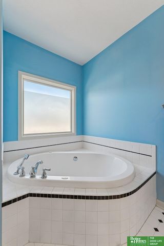 701 Fenwick Street, Papillion, NE 68046