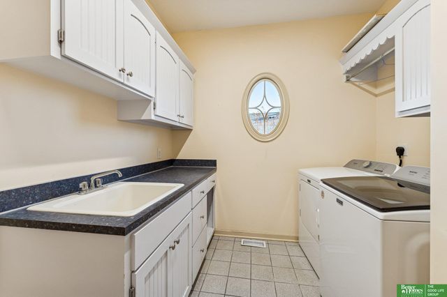 701 Fenwick Street, Papillion, NE 68046