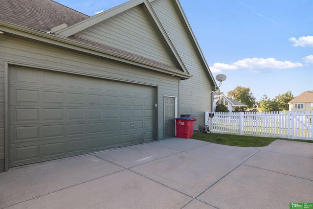 701 Fenwick Street, Papillion, NE 68046