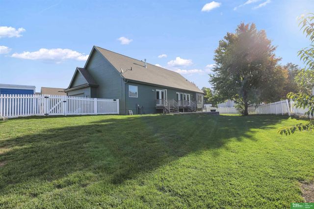 701 Fenwick Street, Papillion, NE 68046