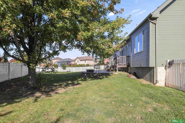 701 Fenwick Street, Papillion, NE 68046