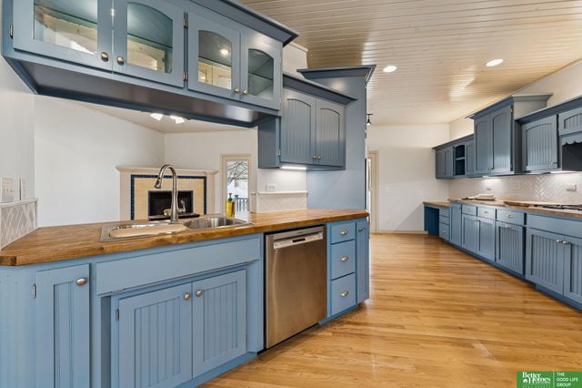 701 Fenwick Street, Papillion, NE 68046