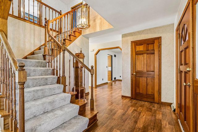 7586 Francis COURT E, Franklin, WI 53132