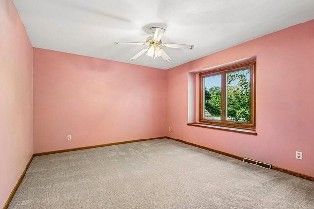7586 Francis COURT E, Franklin, WI 53132