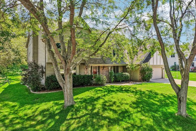 7586 Francis COURT E, Franklin, WI 53132