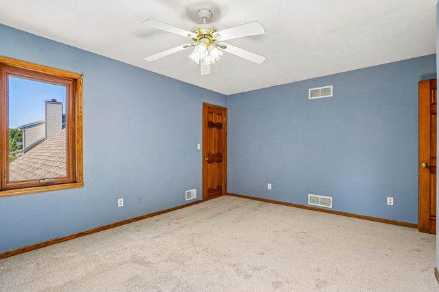 7586 Francis COURT E, Franklin, WI 53132