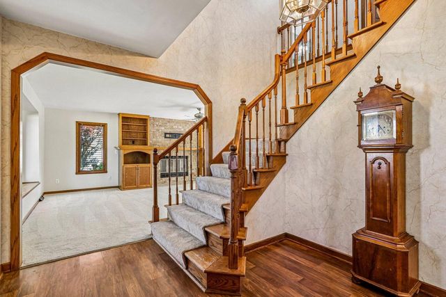 7586 Francis COURT E, Franklin, WI 53132