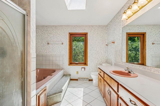7586 Francis COURT E, Franklin, WI 53132