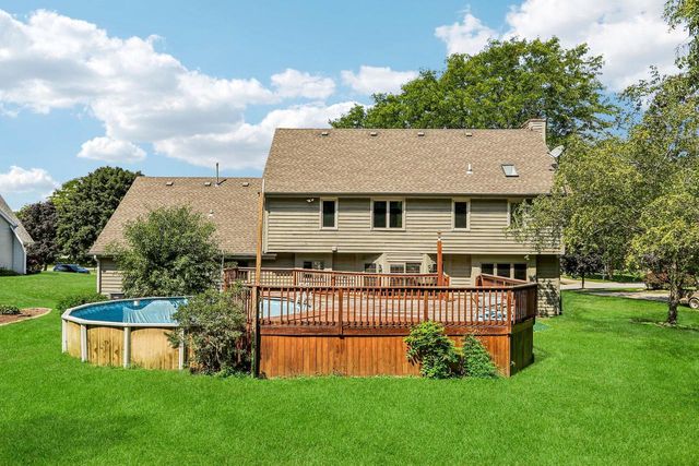 7586 Francis COURT E, Franklin, WI 53132