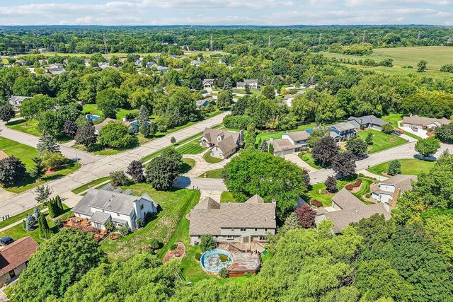 7586 Francis COURT E, Franklin, WI 53132