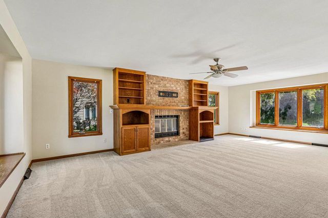 7586 Francis COURT E, Franklin, WI 53132