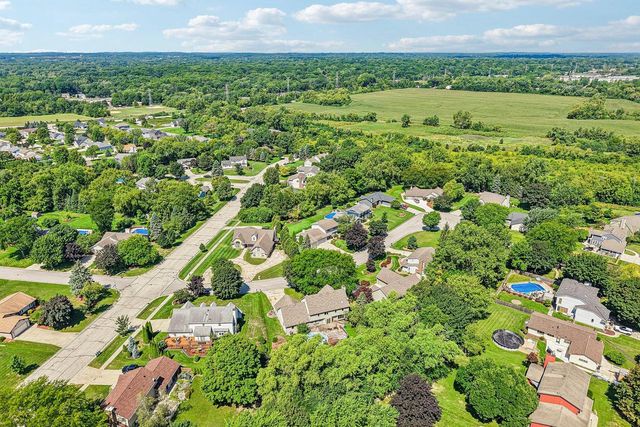 7586 Francis COURT E, Franklin, WI 53132