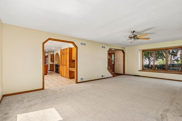 7586 Francis COURT E, Franklin, WI 53132