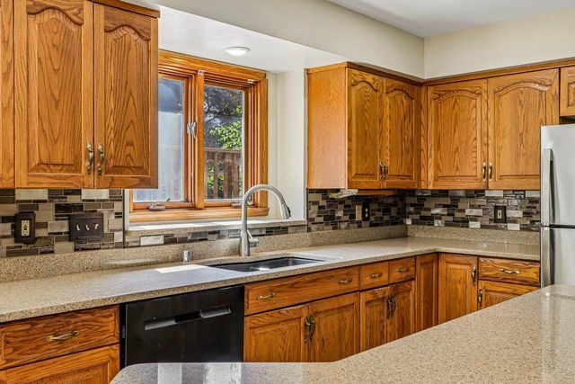 7586 Francis COURT E, Franklin, WI 53132