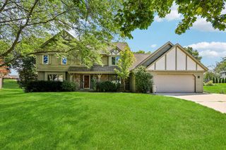 7586 Francis COURT E, Franklin, WI 53132
