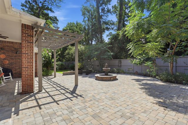 6627 Pelham Chase Drive, Spring, TX 77389