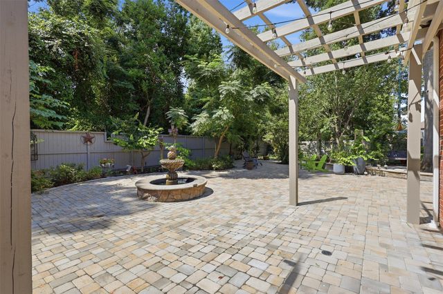 6627 Pelham Chase Drive, Spring, TX 77389