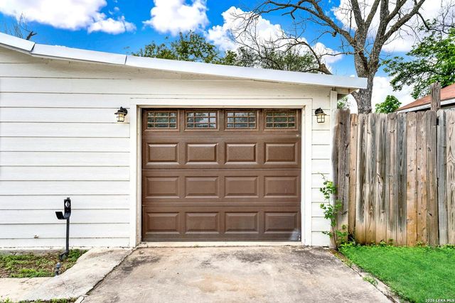 1607 14TH ST, Hondo, TX 78861