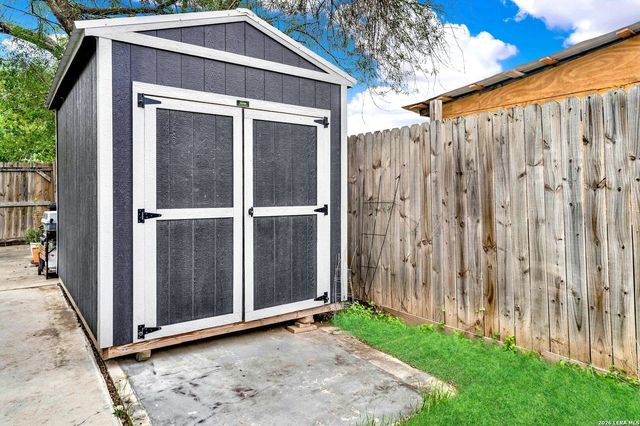 1607 14TH ST, Hondo, TX 78861
