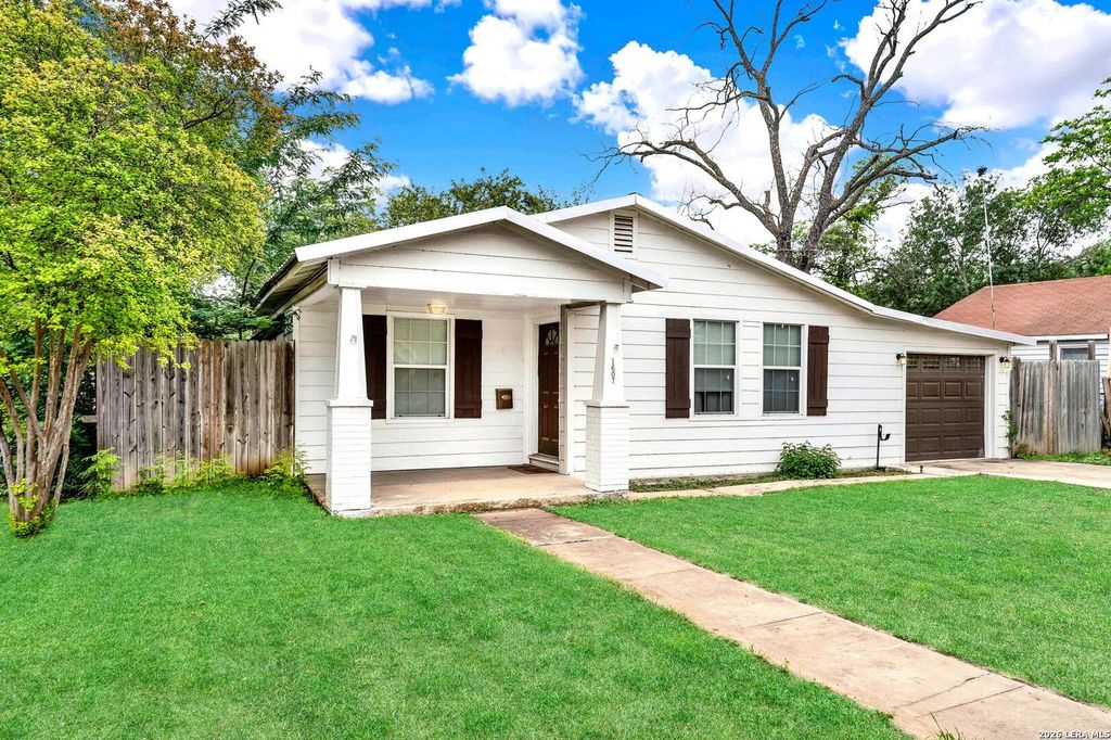 1607 14TH ST, Hondo, TX 78861