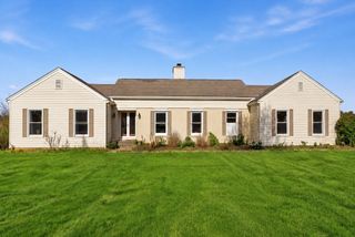76 Fiske Hill Rd, Sturbridge, MA 01566