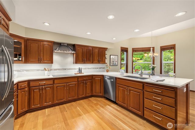8387 NE Sumanee Place, Bainbridge Island, WA 98110