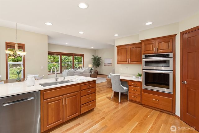8387 NE Sumanee Place, Bainbridge Island, WA 98110