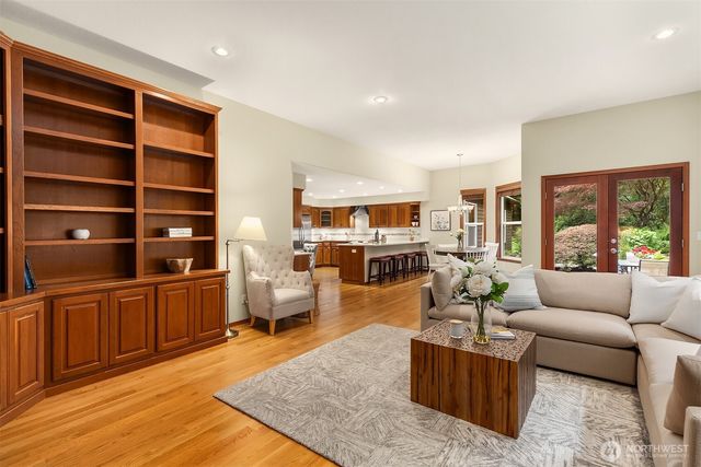 8387 NE Sumanee Place, Bainbridge Island, WA 98110