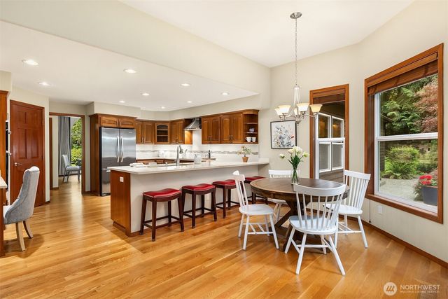 8387 NE Sumanee Place, Bainbridge Island, WA 98110