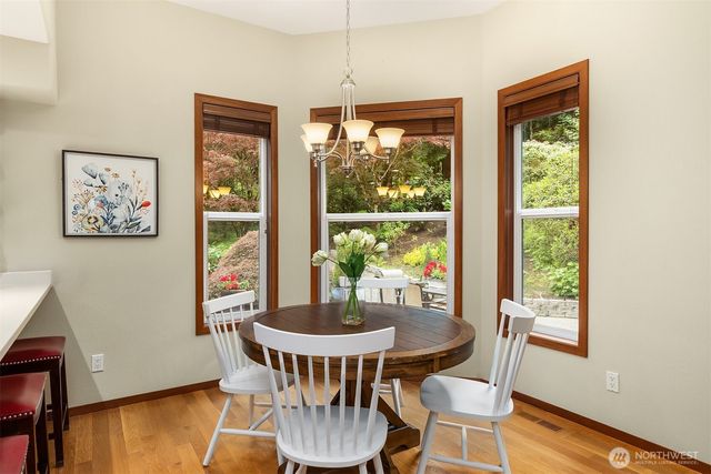 8387 NE Sumanee Place, Bainbridge Island, WA 98110