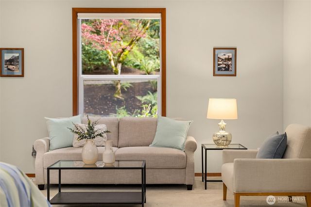 8387 NE Sumanee Place, Bainbridge Island, WA 98110