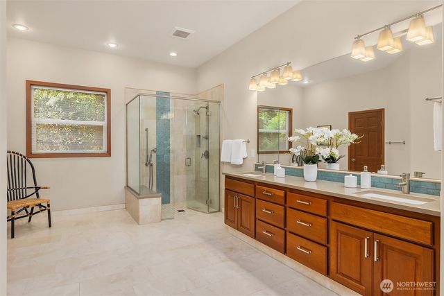 8387 NE Sumanee Place, Bainbridge Island, WA 98110