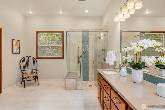 8387 NE Sumanee Place, Bainbridge Island, WA 98110