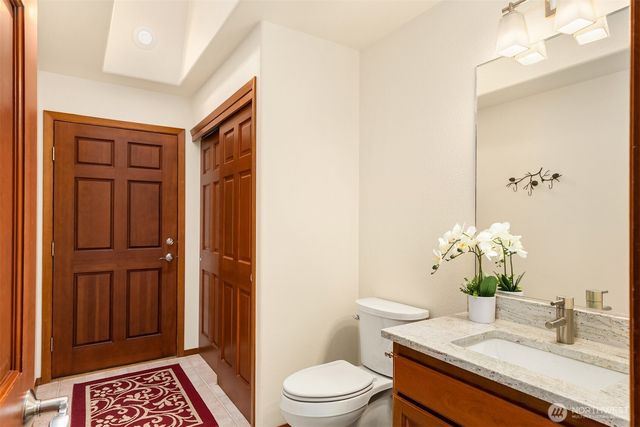 8387 NE Sumanee Place, Bainbridge Island, WA 98110