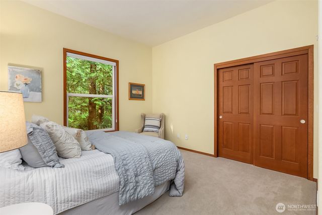 8387 NE Sumanee Place, Bainbridge Island, WA 98110