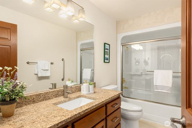 8387 NE Sumanee Place, Bainbridge Island, WA 98110