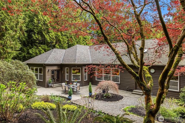 8387 NE Sumanee Place, Bainbridge Island, WA 98110