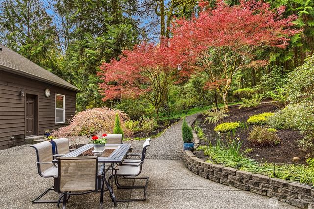 8387 NE Sumanee Place, Bainbridge Island, WA 98110