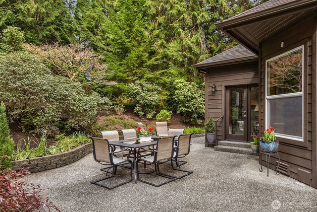 8387 NE Sumanee Place, Bainbridge Island, WA 98110